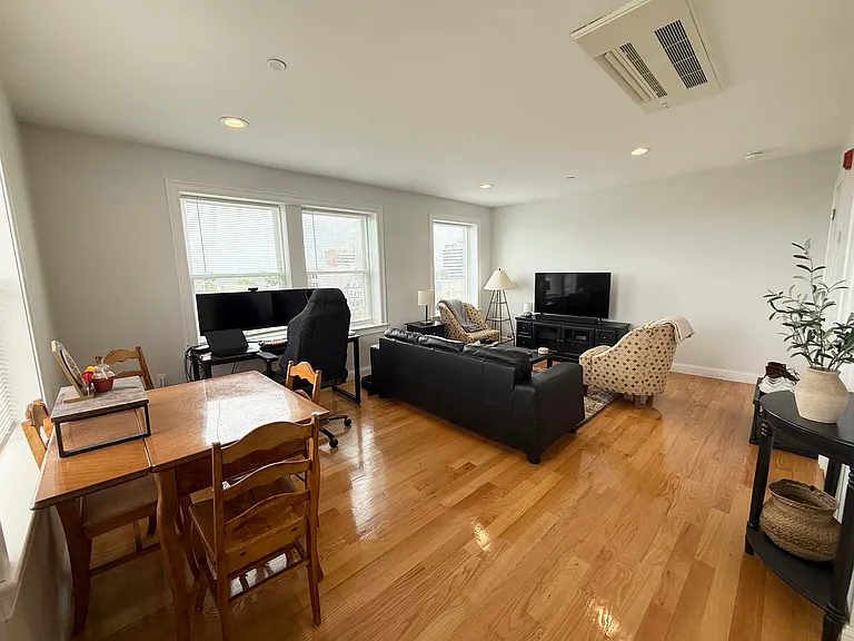 325 Newport Ave #41 — Photo 2