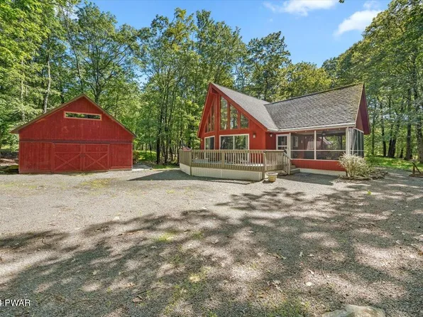 215 Broadmoor Dr, Lords Valley, PA 18428
