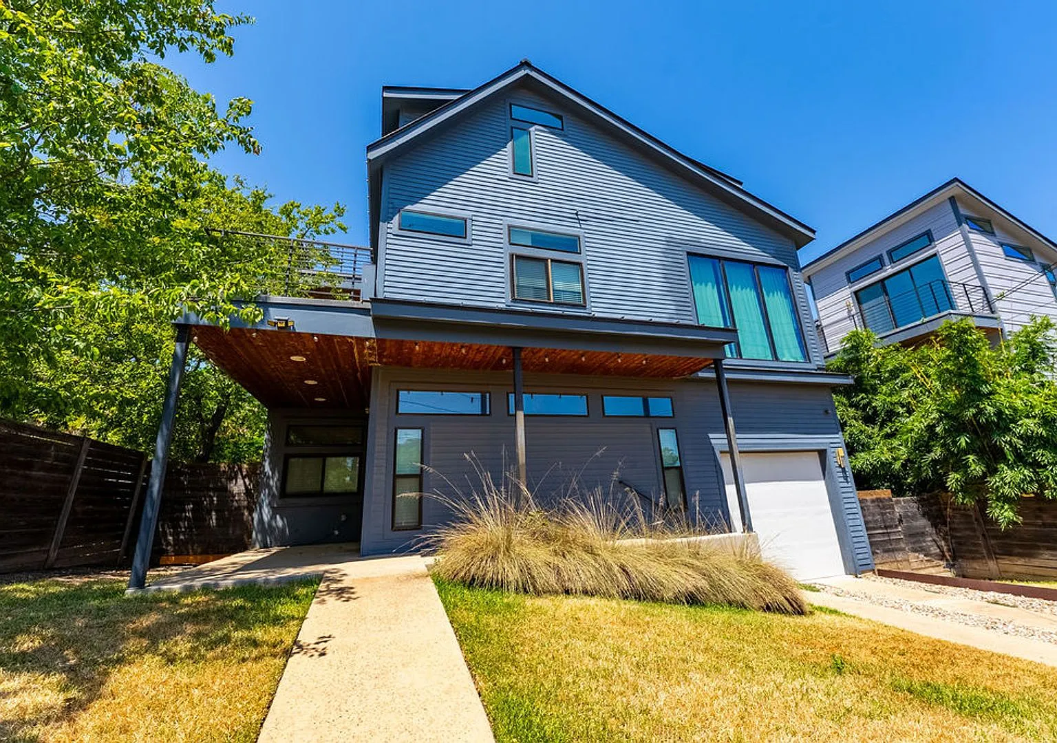 Beautiful 3 bedroom, 3.5 bathroom home in East Austin! — Photo 1