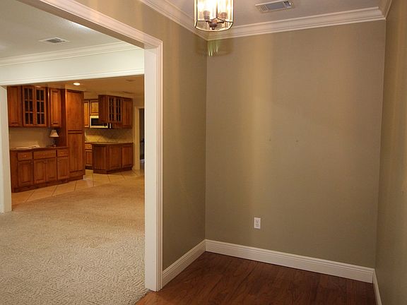 3rd image of 2918 Crescent Hill Dr