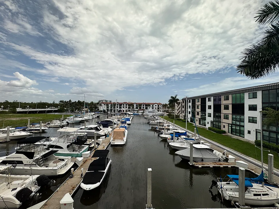 801 River Point Dr #206A