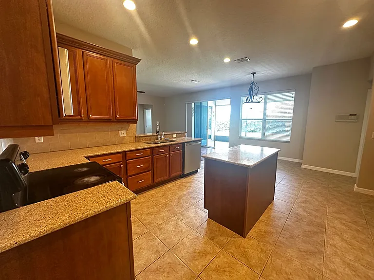 1904 Candlenut Cir — Photo 9