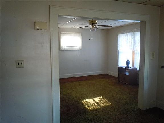 5th image of 1755 Tuttle Ave