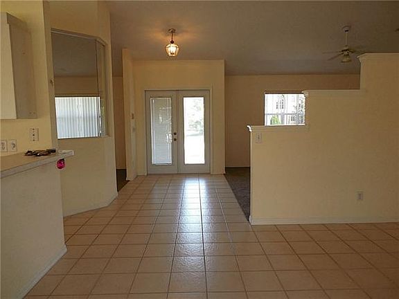 4th image of 4003 SW Newport Cir