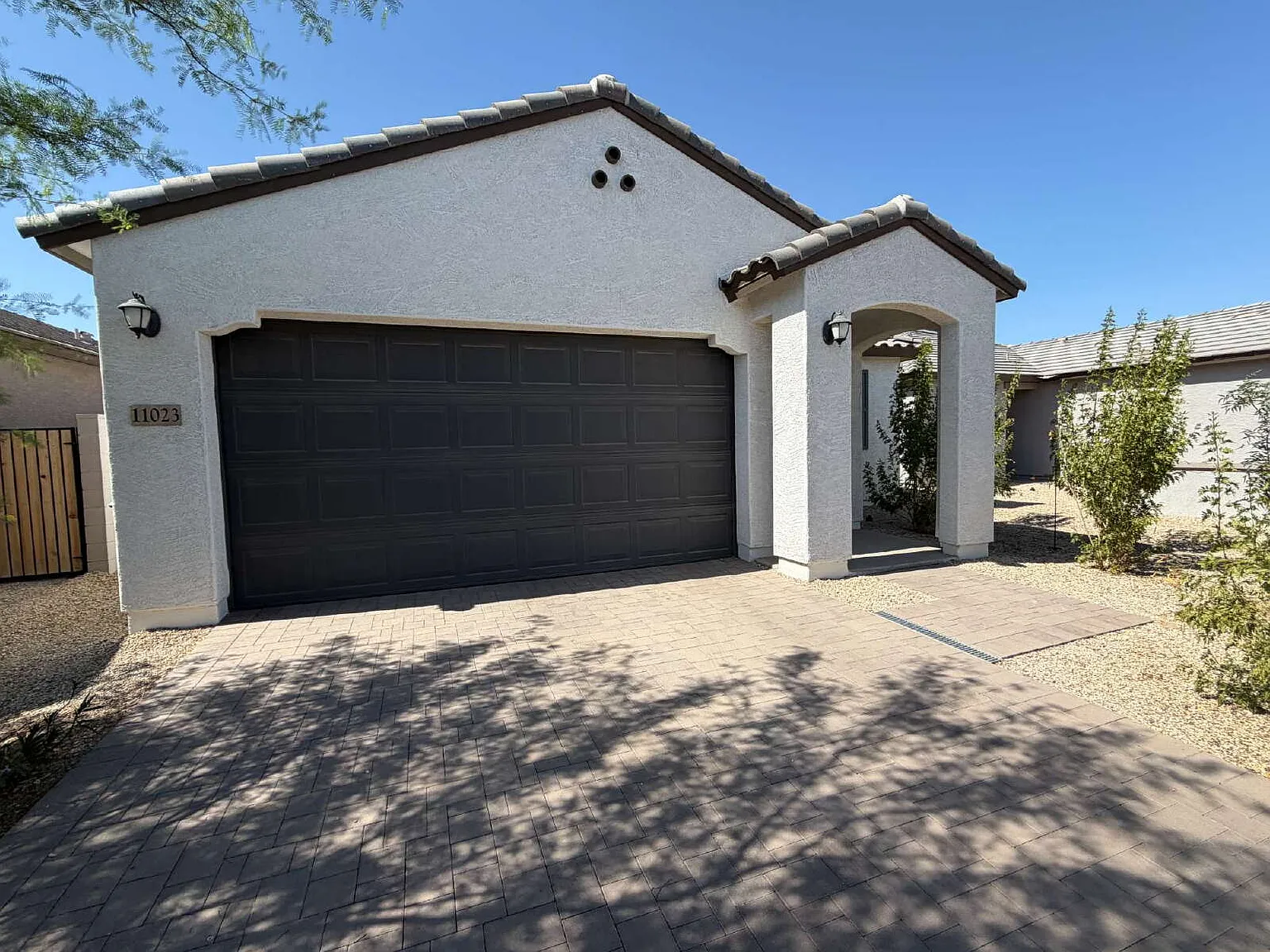 3 bed, 2.0 bath, 1411 sqft, $2,045 — Photo 3