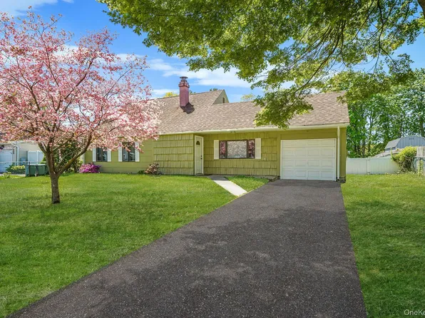 88 Matsunaye Drive, Medford, NY 11763