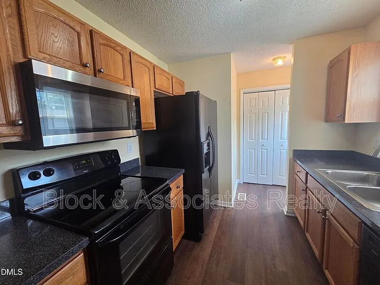 116 Cliffdale Rd — Photo 12