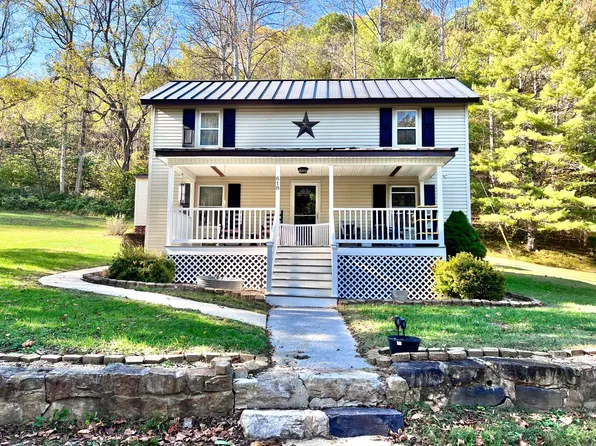 618 Waterloo Dr, Lexington, VA 24450