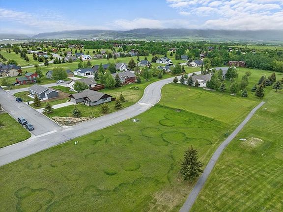 3rd image of 35 Grizzly Dr