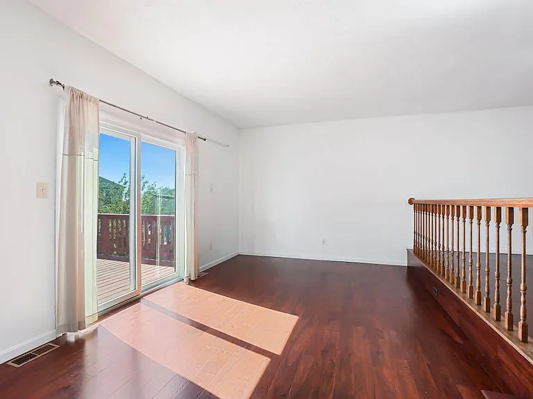 35 Bellfalls Way — Photo 11