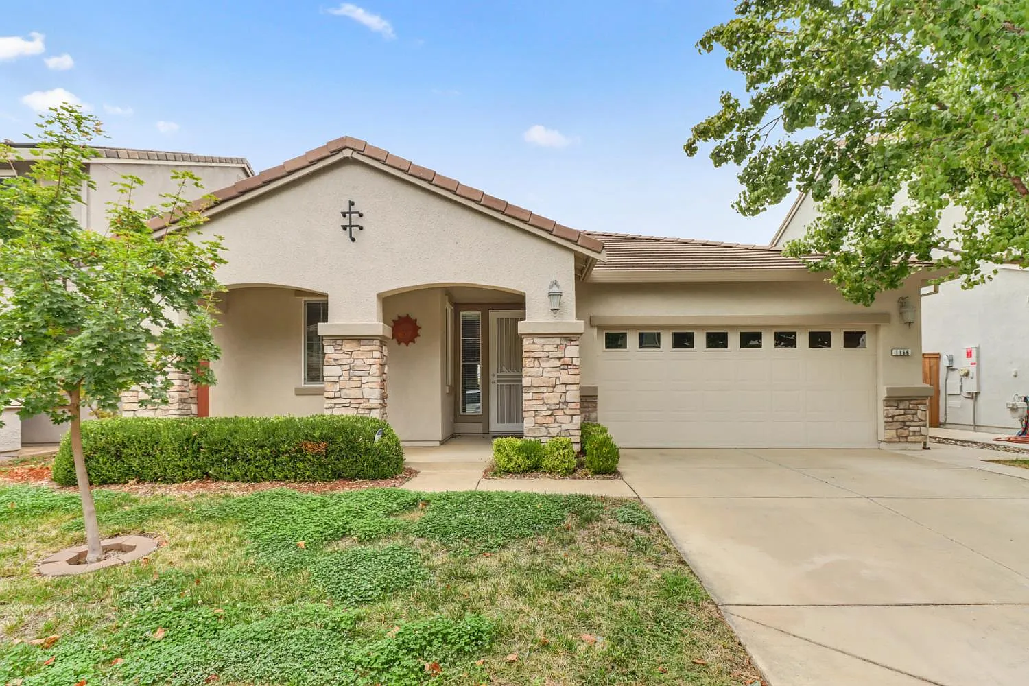 1166 Ashford Ln photo 1