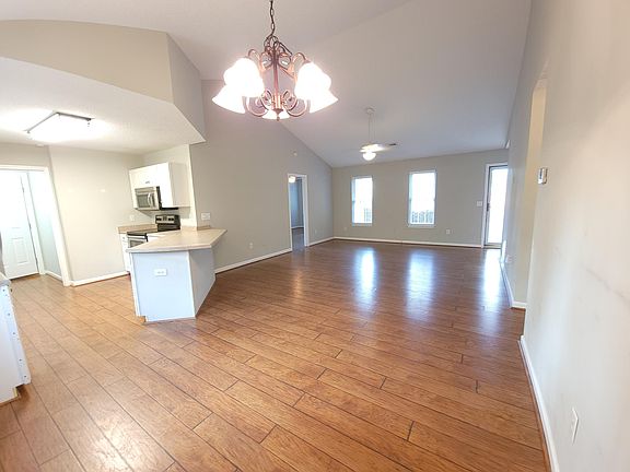 3rd image of 324 Weeping Willow Dr