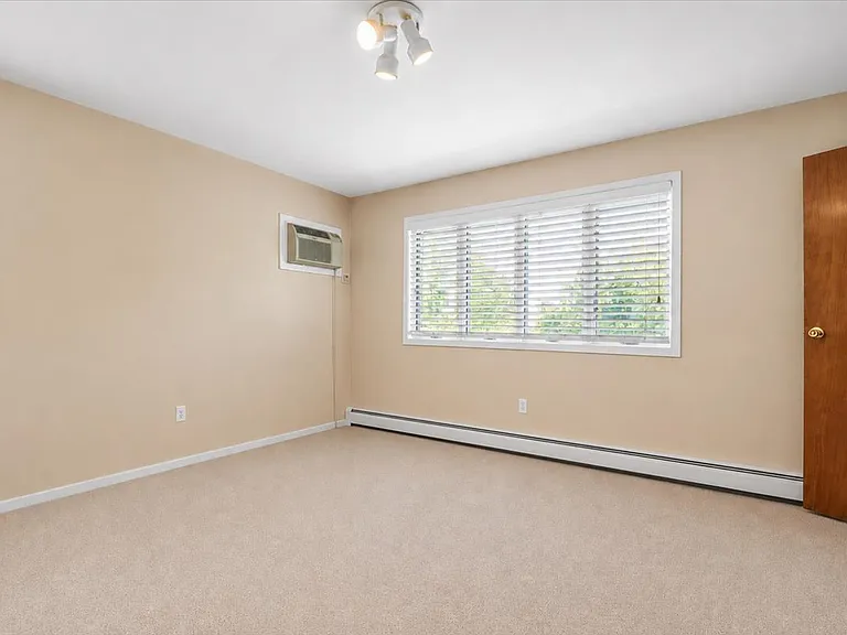 13 N Peach St — Photo 12