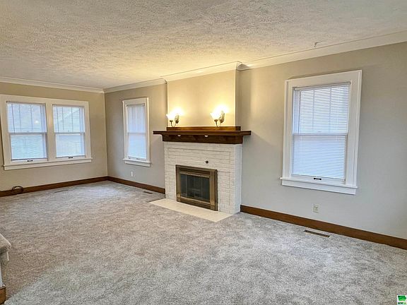 2nd image of 407 32nd St