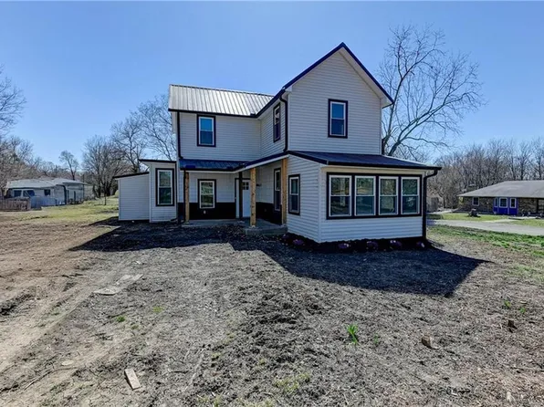407 W 5th St, Holden, MO 64040