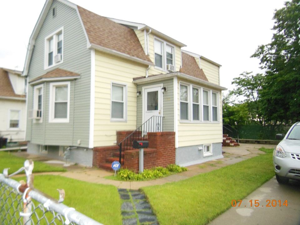 1st image of 28 Holland Ave