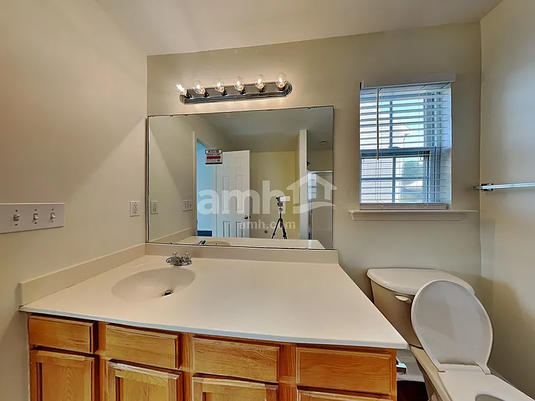 218 Bellport Dr — Photo 9