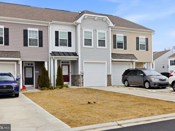 27 Kirby Ct, Bunker Hill, WV 25413