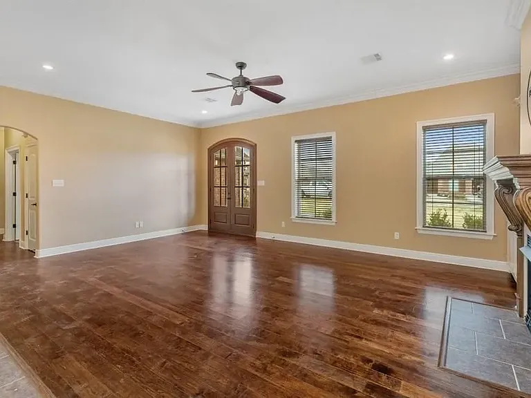 2750 Ithaca Dr — Photo 4