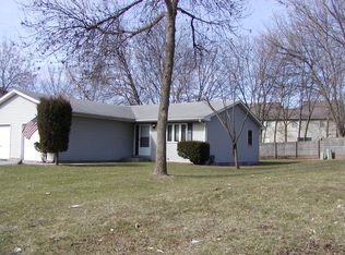 828 Pine Grove Ave, Gurnee, IL 60031