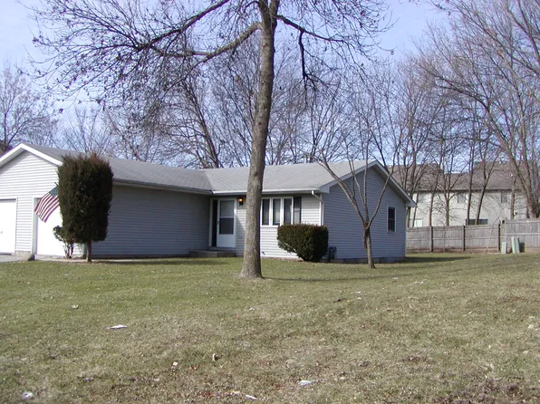 828 Pine Grove Ave, Gurnee, IL 60031