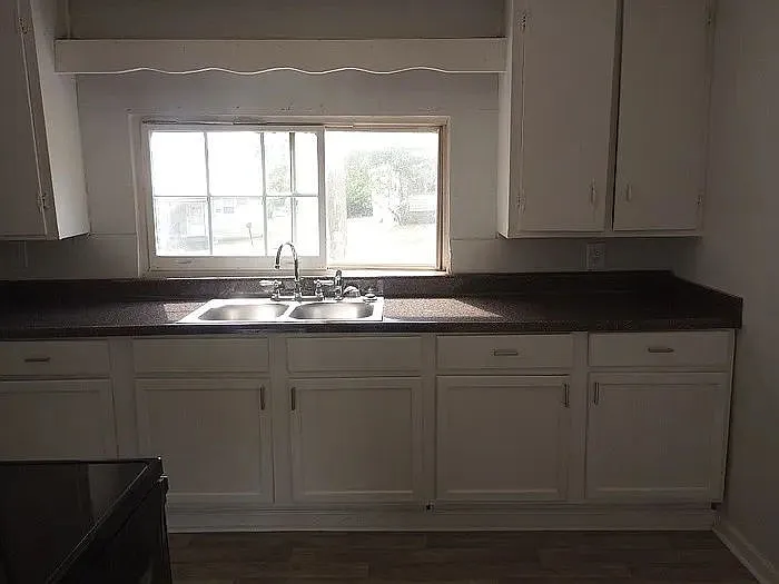3 bed, 1.0 bath, $800 — Photo 4