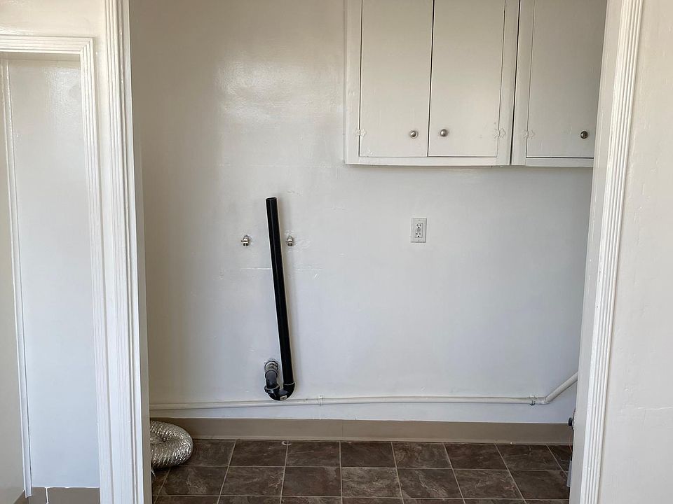 1st image of 1117 N Lake Ave