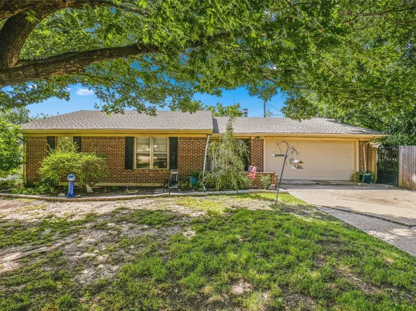 5303 Hilltop Dr, Greenville, TX 75402