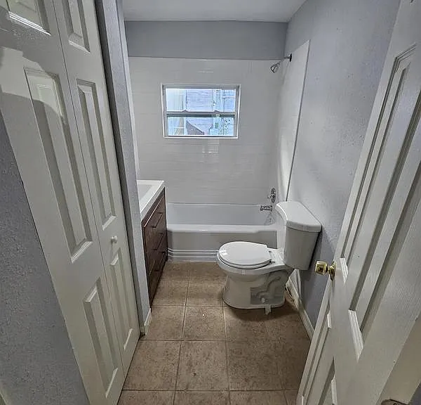 806 W Hampton Springs Ave — Photo 16