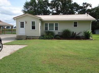 1613 W Pine St, Robinson, IL 62454