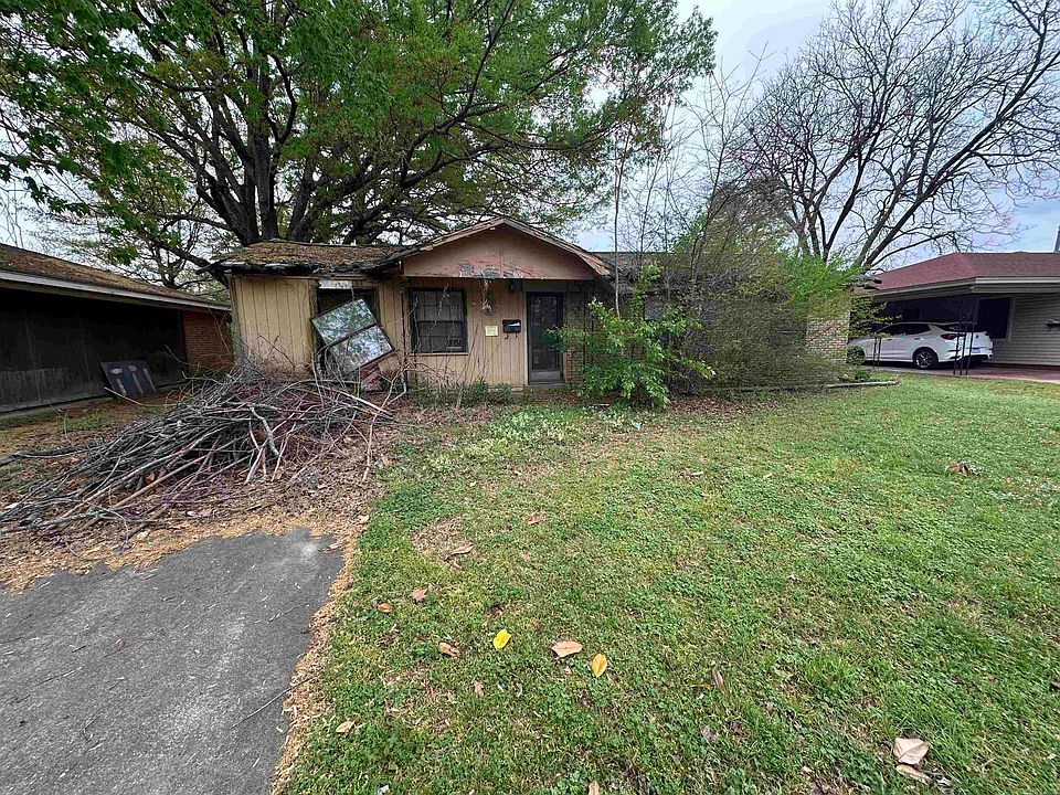 2nd image of 900 Barrow Dr
