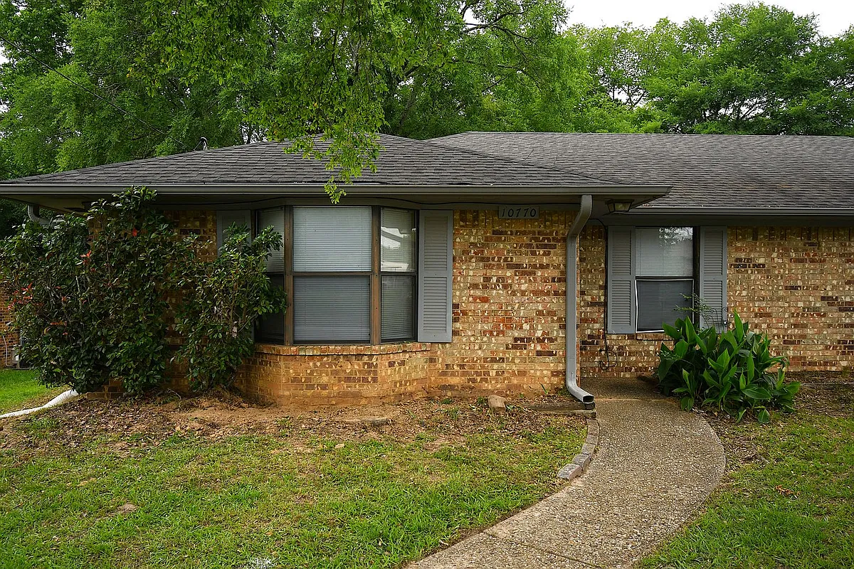 Building Photo - 10770 Chickasha Dr