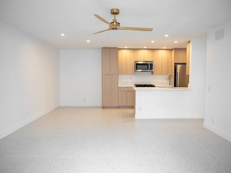 Tennis Court Apartments — Photo 20
