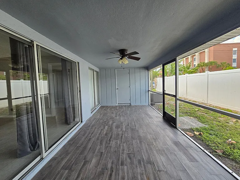 702 SE 47th St #4 — Photo 19