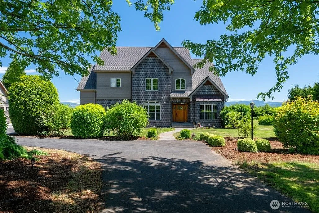794 W Smith Road photo 1