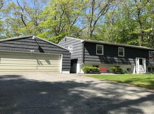 850 Long Cove Rd, Gales Ferry, CT 06335