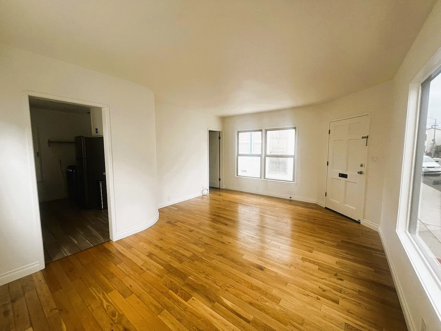 1 bed, 650 sqft, $2,100 — Photo 3