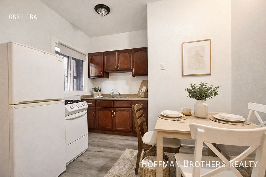 2nd image of 1420 S Flower St APT 2