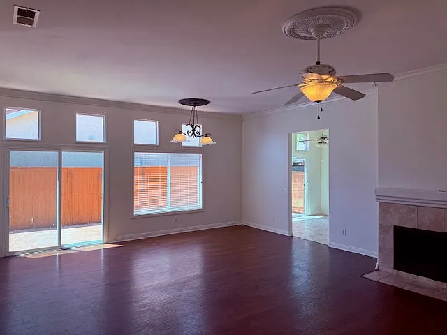 4 bed, 1776 sqft, $4,200 — Photo 2