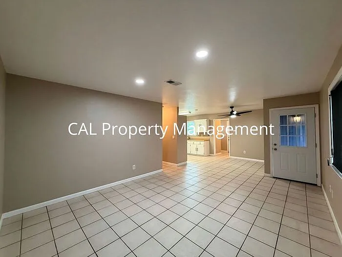 421 Michael Cir — Photo 3