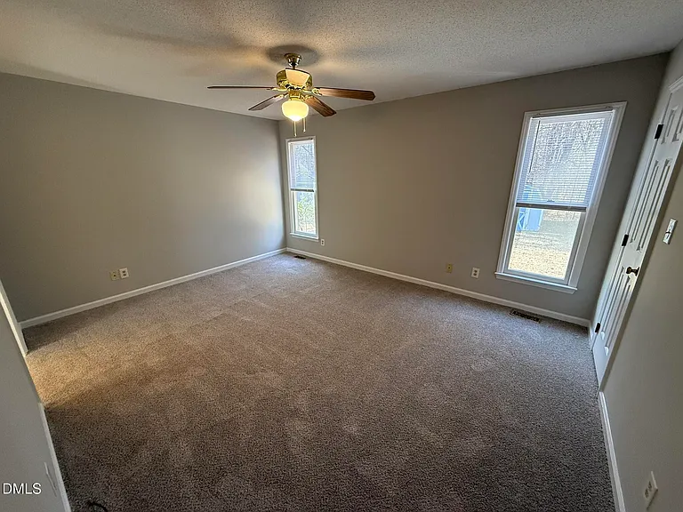 405 Avent Cir — Photo 12