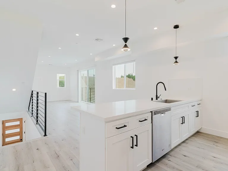 10853 Otsego St — Photo 6