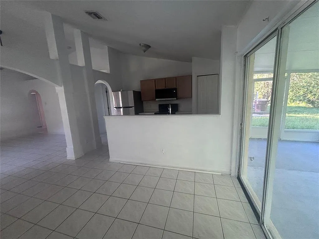 3 bed, 2.0 bath, 1211 sqft, $1,995 — Photo 3
