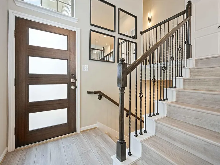 2539 Terrace Point Dr — Photo 4