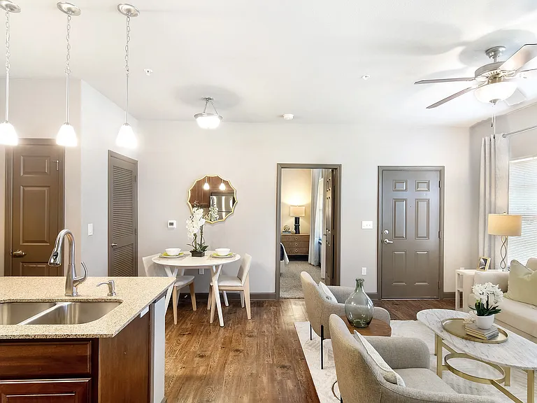 Kingston Crossing Apartment Homes — Photo 6