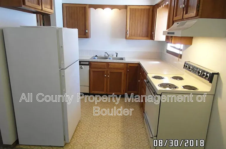 1611 Warren Ave #1 — Photo 5