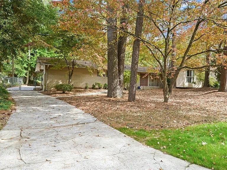 705 Edgewater Trl NW — Photo 35