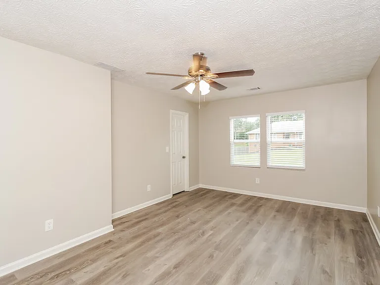 1021 Sugar Springs Dr — Photo 11