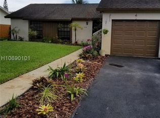 10136 NW 21st St, Pembroke Pines, FL 33026