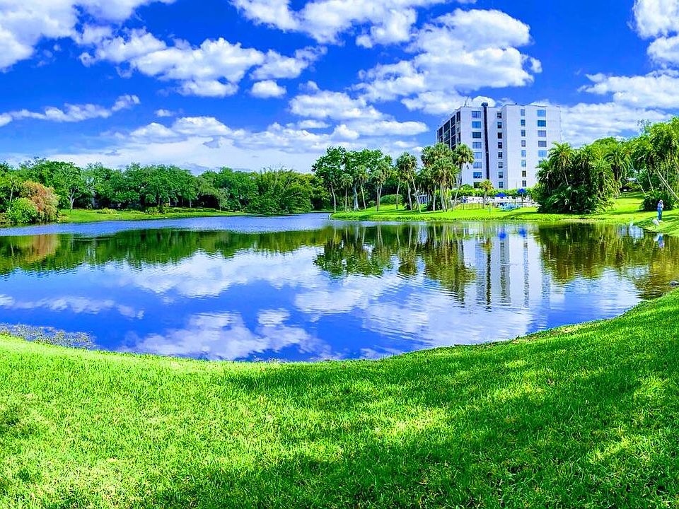 1st image of 220 Belleview Blvd #304-3